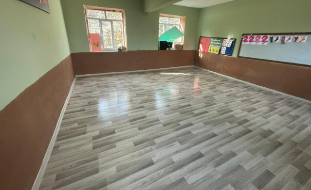 Hayırsever İş İnsanlarından Büyük Destek
Kuskan Örenpınar Anaokulu’nun tadilat süreci, bölgenin tanınmış isimlerinin katkılarıyla tamamlandı. İş insanı Tolga Ten’in değerli katkıları ve diş hekimi Mehmet Fevzi Arıcı’nın tadilat masraflarını üstlenmesiyle okul, minik öğrencilerin modern ve güvenli bir ortamda eğitim alabileceği bir hale getirildi.