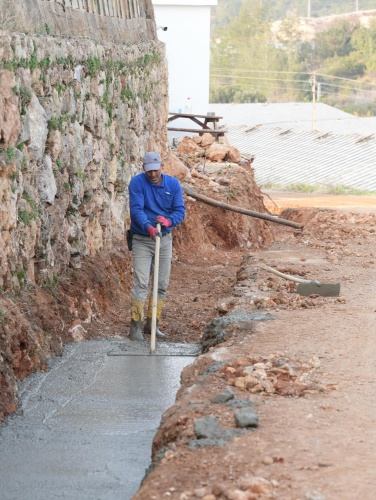 Hürriyet Mahallesi: Daha temiz bir çevre için ekipler tarafından kapsamlı temizlik çalışmaları yürütülüyor.