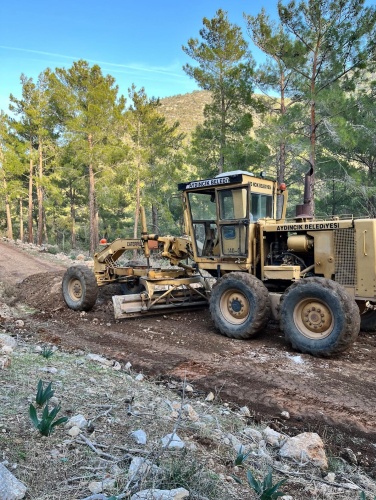 Çatlak Bölgesi: Yol konforunu artırmak amacıyla malzemeli bakım, dolgu ve iyileştirme faaliyetleri devam ediyor.