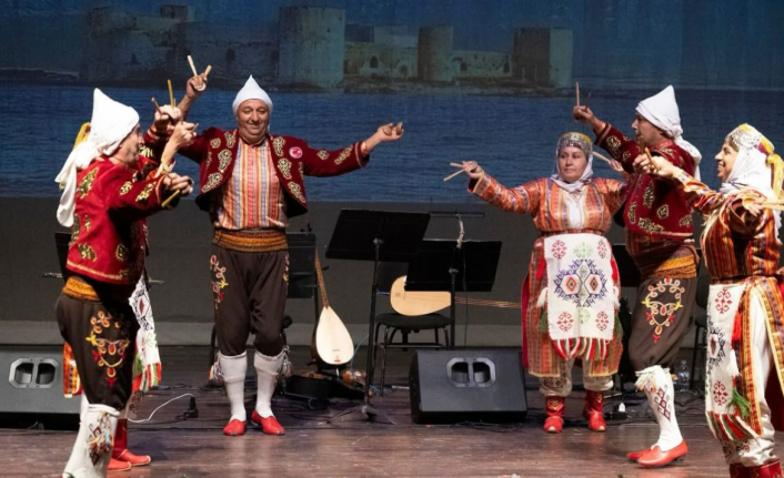 Türkülere Doyduk: Mersin Büyükşehir, Öğretmenler Günü Etkinliğinde Kültürel Zenginliği Taşıdı!