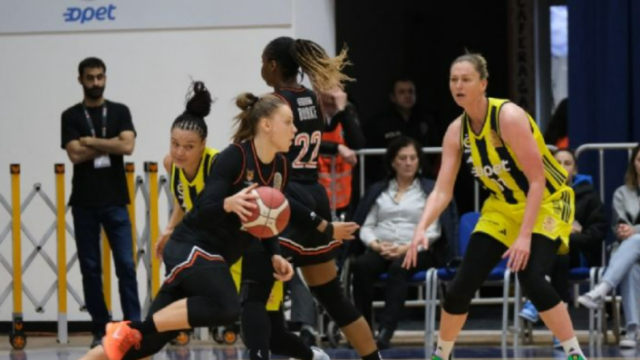 Şampiyonlar Ligi Kapışması: Fenerbahçe, ÇBK Mersin Karşısında Namağlup Liderliğini Sürdürdü!